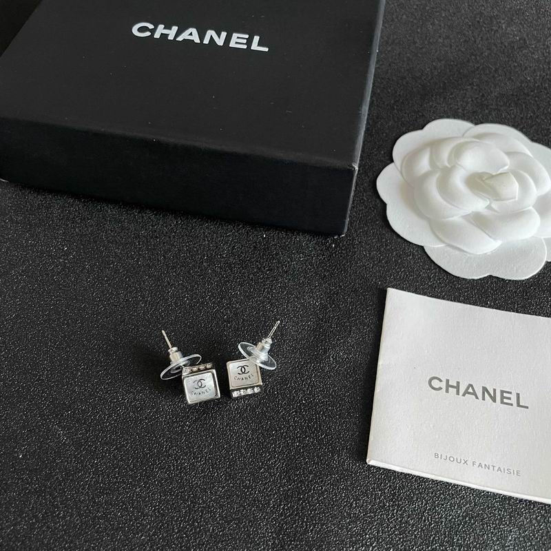 Chanel Suits 03yxs21 (7)