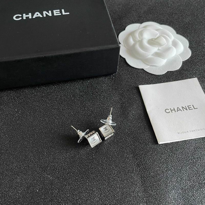 Chanel Suits 03yxs21 (8)