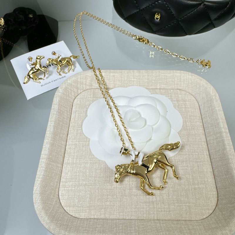 Chanel Suits 03yxs23 (11)