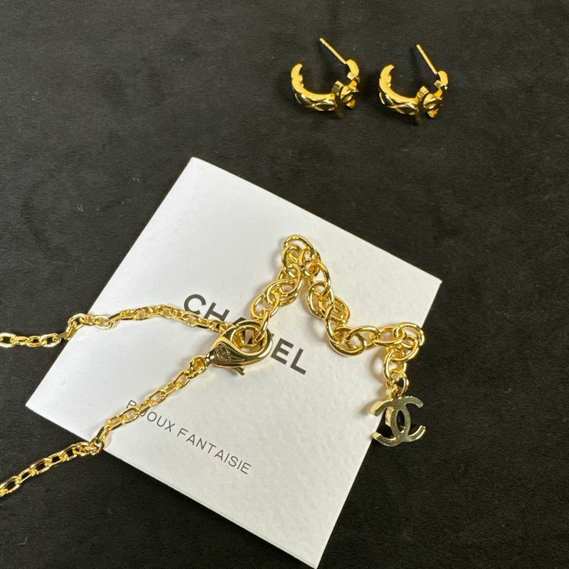 Chanel Suits 03yxs24 (10)