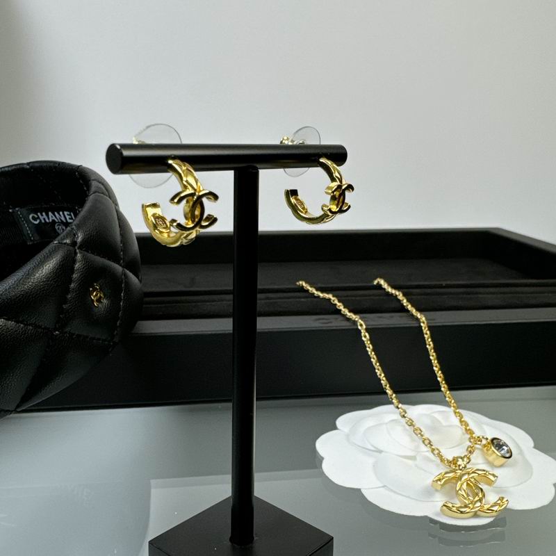 Chanel Suits 03yxs24 (11)