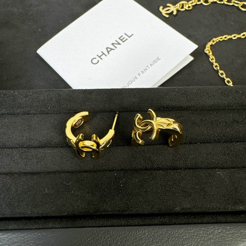 Chanel Suits 03yxs24 (3)