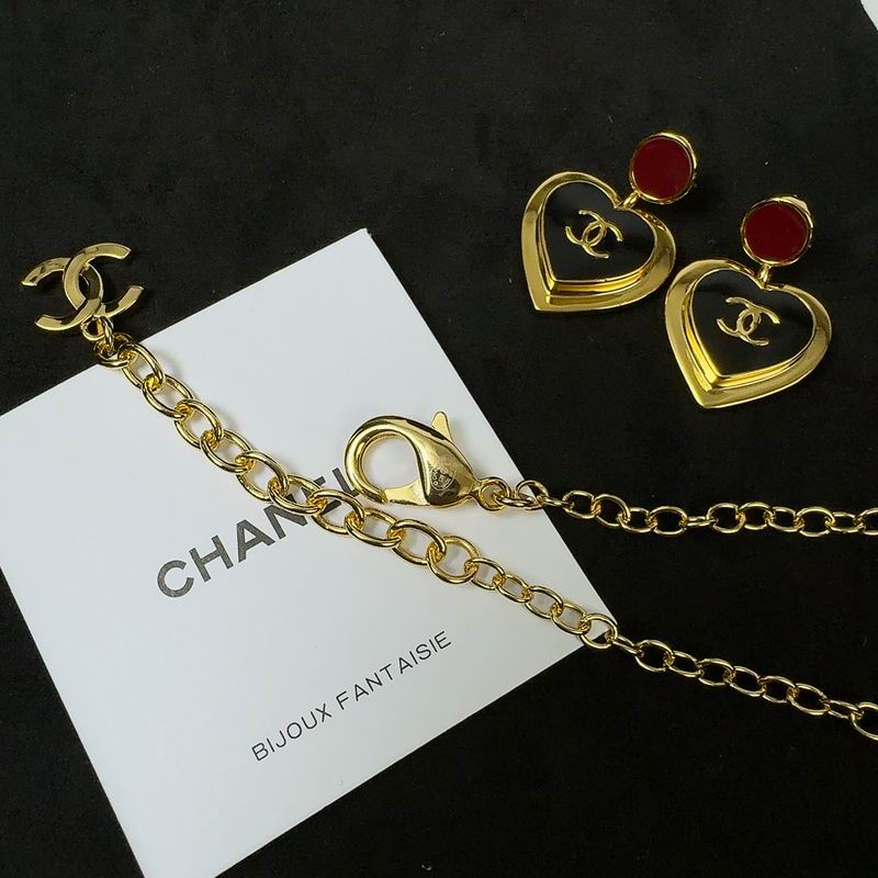 Chanel Suits 03yxs25 (5)