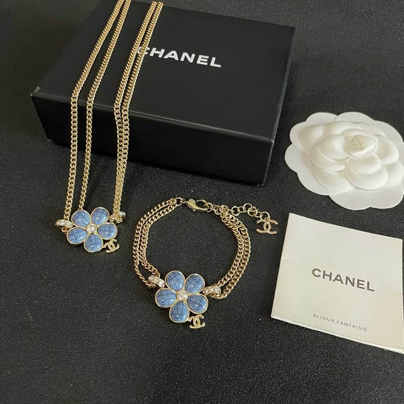 Chanel Suits 03yxs28 (11)