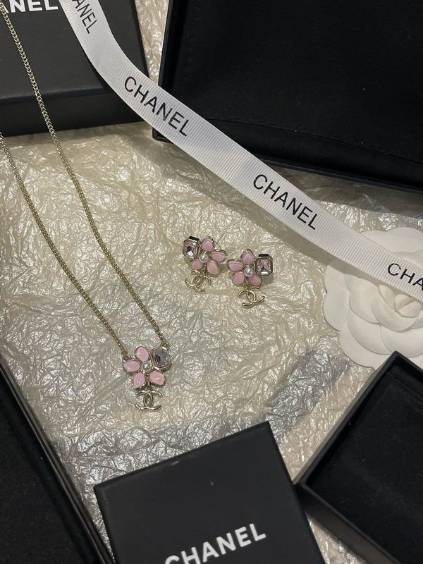 Chanel Suits 03yxs29 (2)
