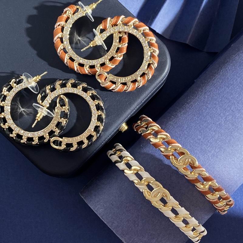 Chanel Suits 03yxs33 (17)