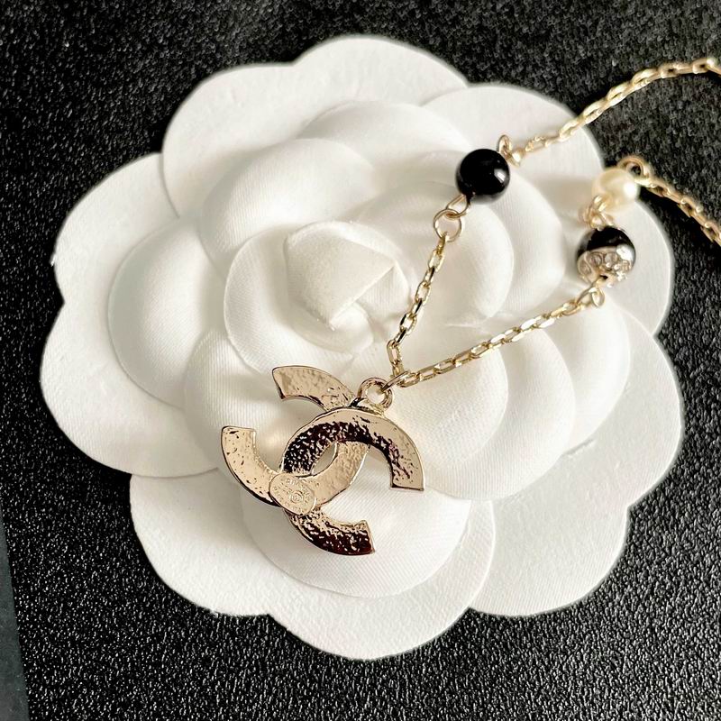Chanel Suits 03yxs35 (10)