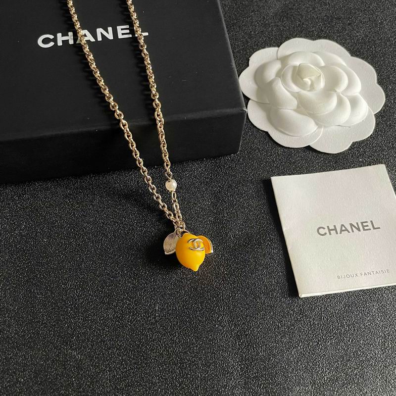 Chanel Suits 04yxs41 (2)
