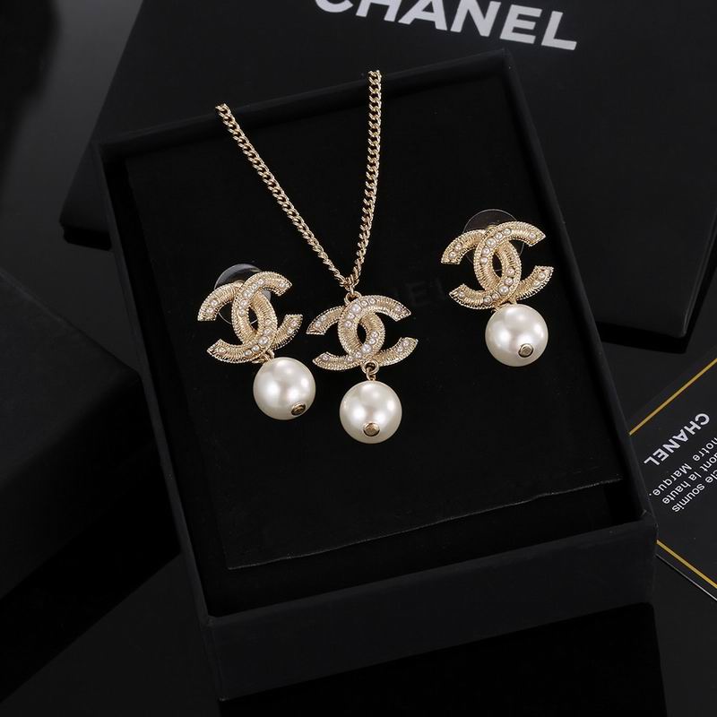 Chanel Suits 04yxs43 (3)