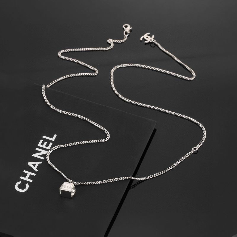 Chanel Suits 04yxs44 (2)