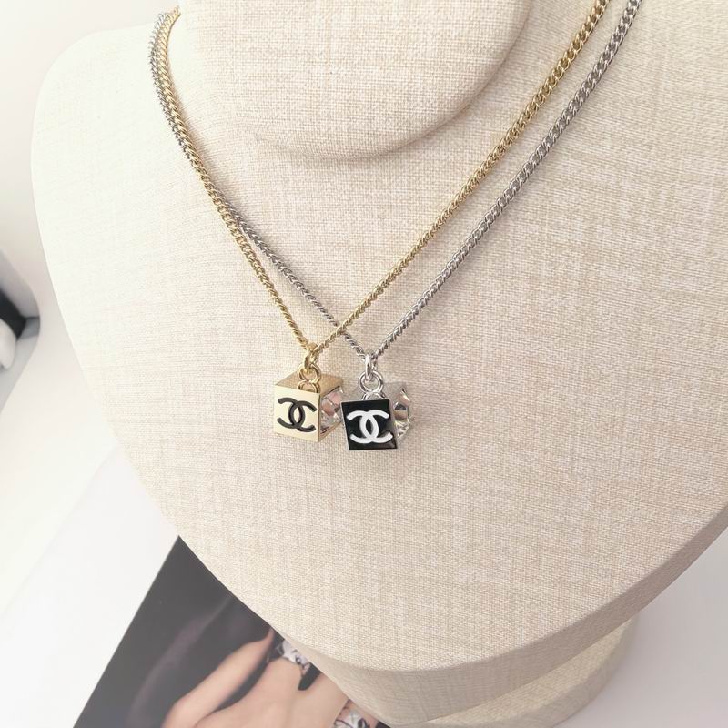 Chanel Suits 04yxs46 (1)