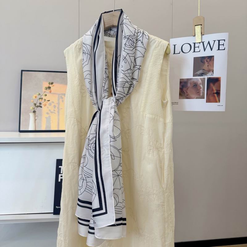 Chanel silk scarf 90-180cm E48 (3)