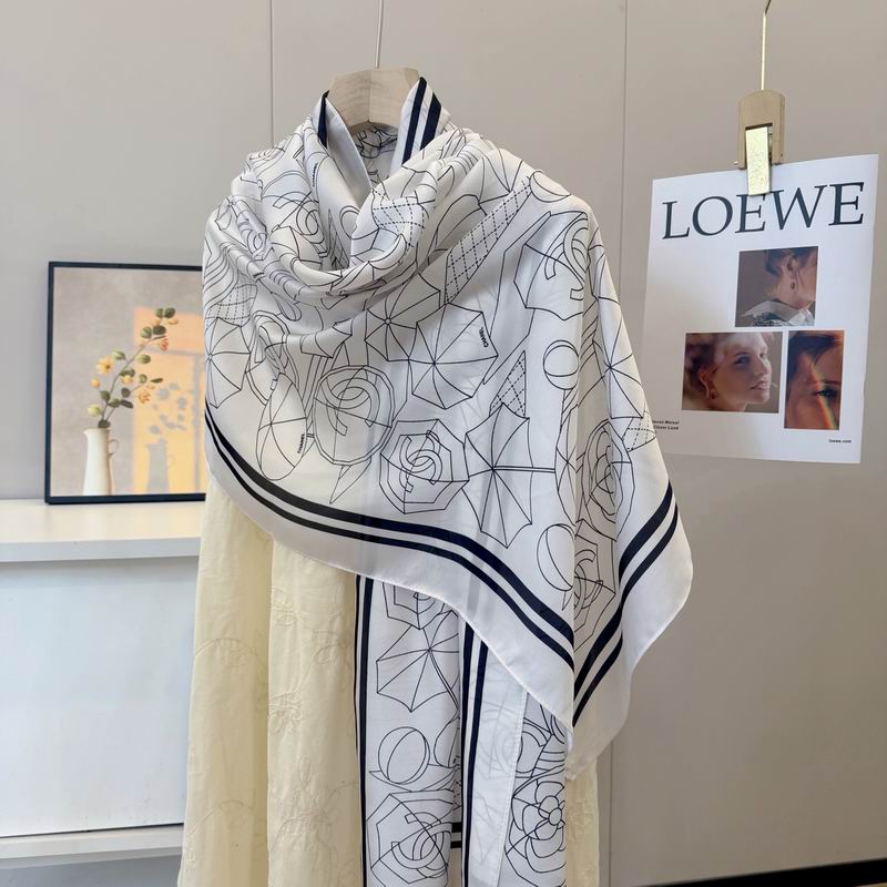 Chanel silk scarf 90-180cm E48 (4)