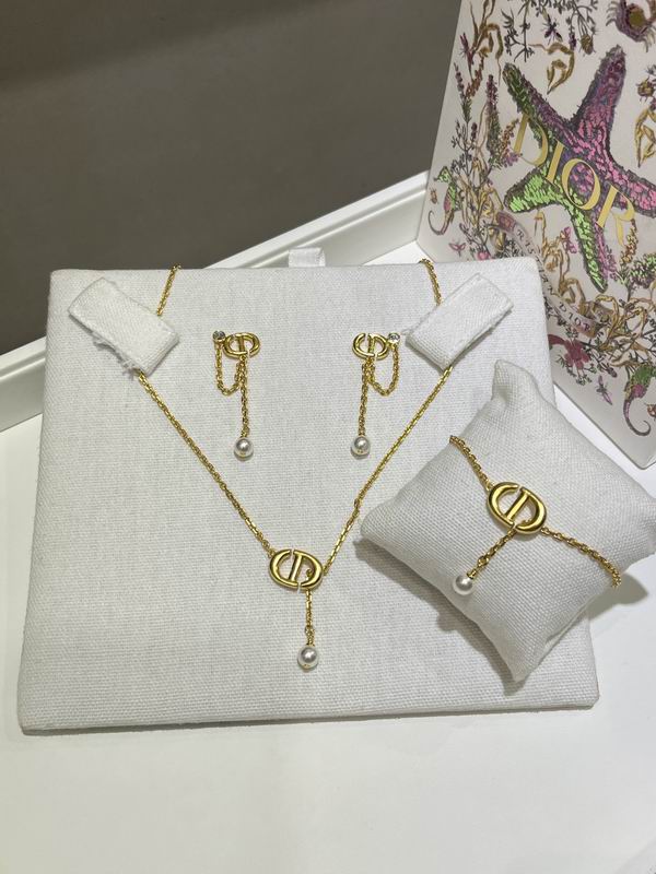 Dior Suits 02yxs01 (1)