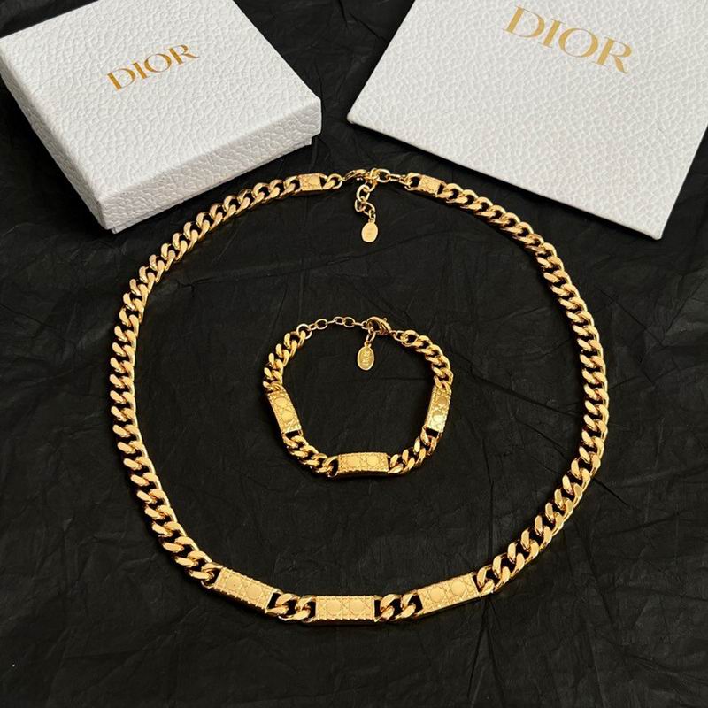 Dior Suits 03yxs14 (4)