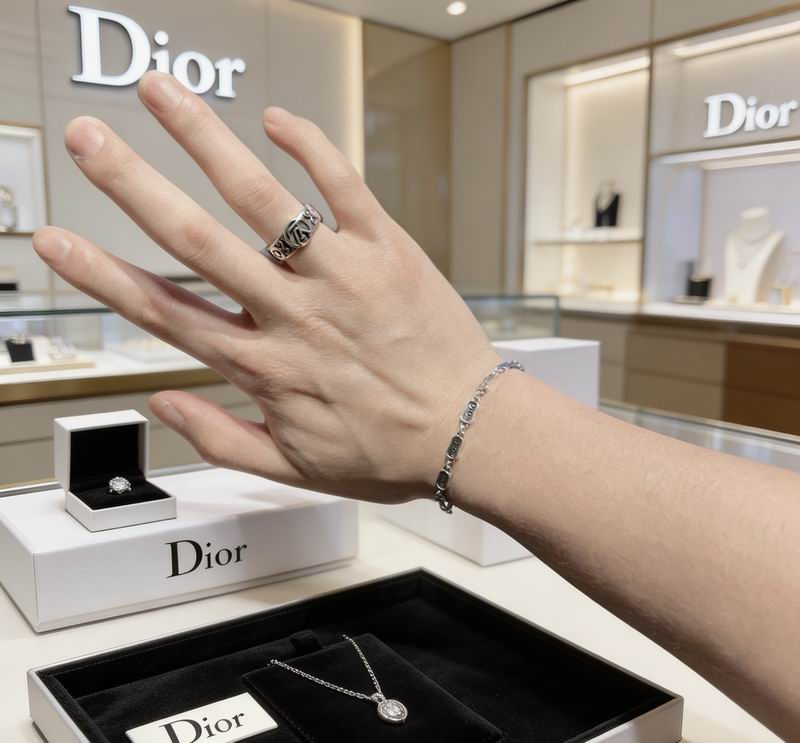 Dior Suits 03yxs16 (4)