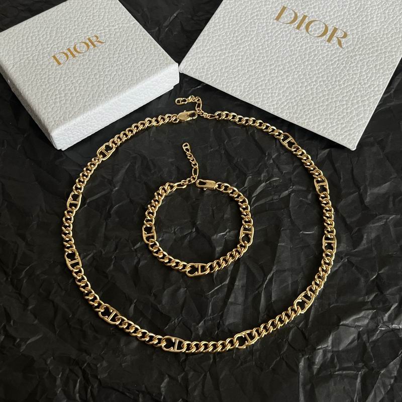 Dior Suits 03yxs35 (3)