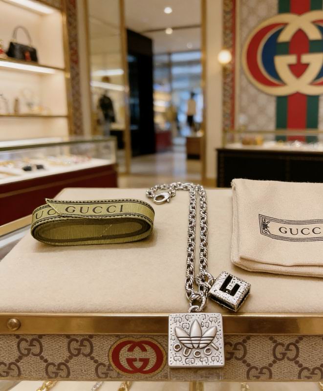 Gucci Necklace  02yxs77 (1)