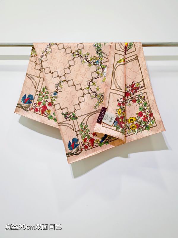 Gucci Silk Scarf 90X90cm E40 (22)