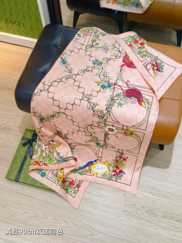 Gucci Silk Scarf 90X90cm E40 (25)