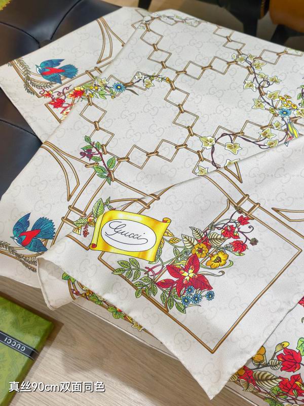 Gucci Silk Scarf 90X90cm E40 (7)