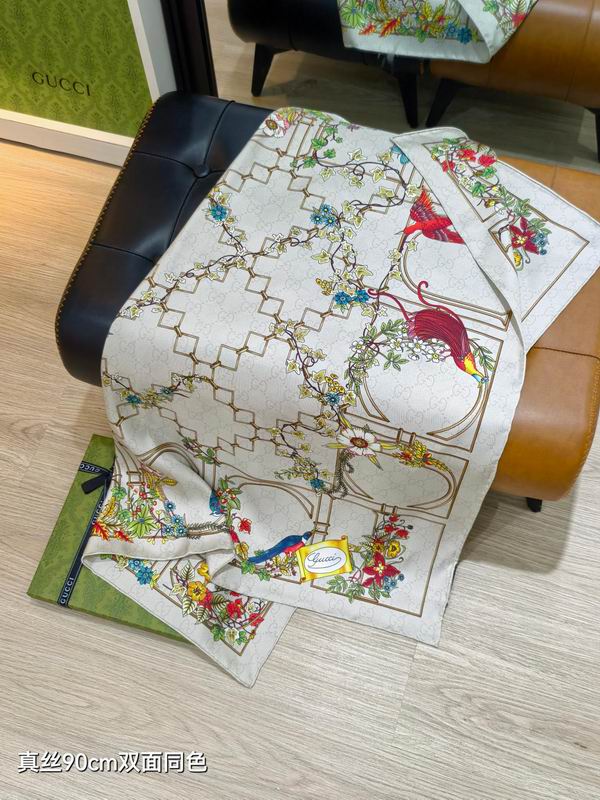 Gucci Silk Scarf 90X90cm E40 (8)