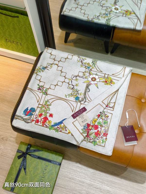 Gucci Silk Scarf 90X90cm E40 (9)