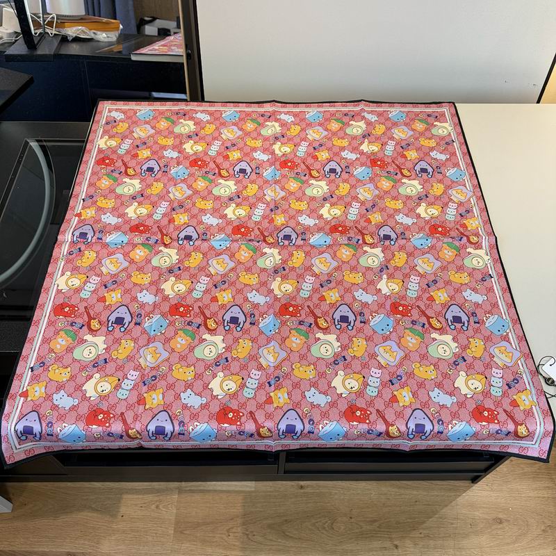 Gucci silk scarf hm (119)