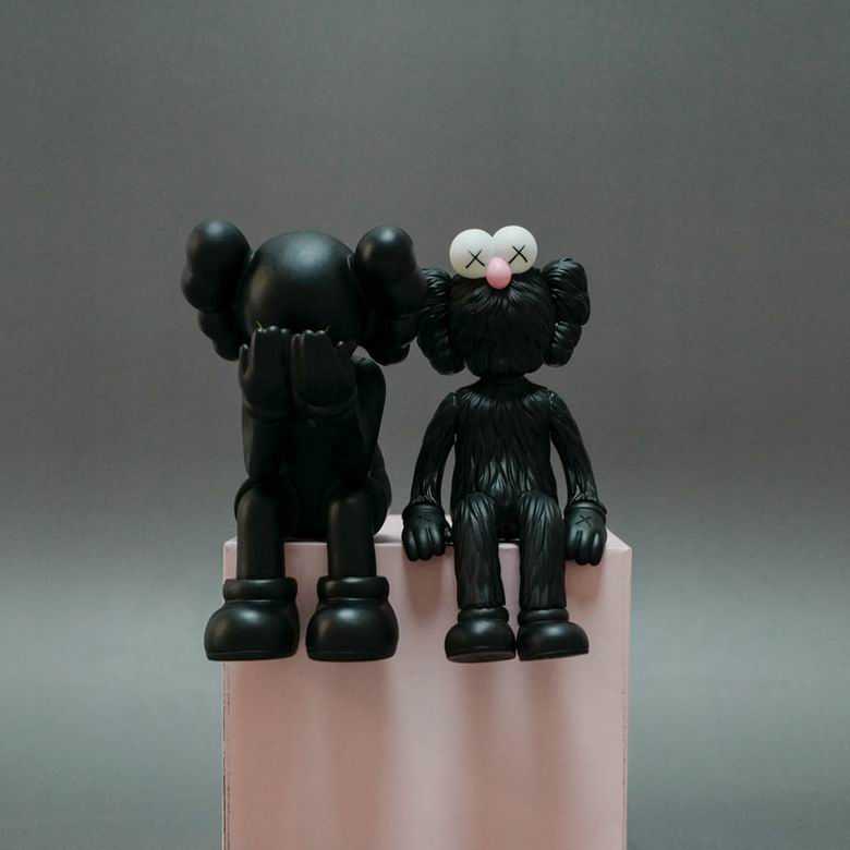Kaws 12 6 9cm 60g m    (1)