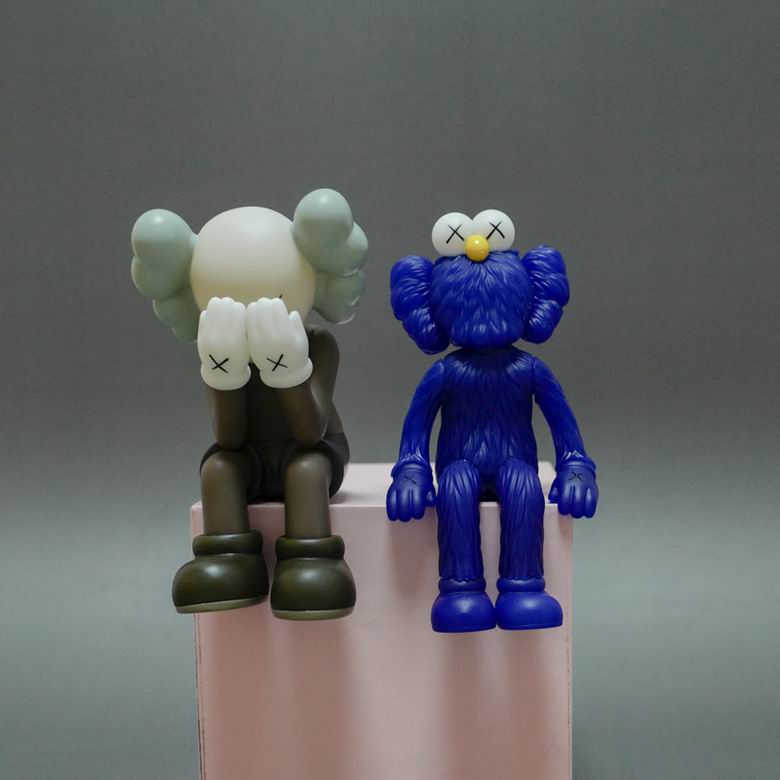 Kaws 12 6 9cm 60g m    (2)