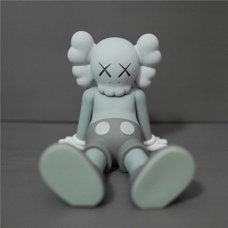 Kaws 13x17x13cm m   (6)