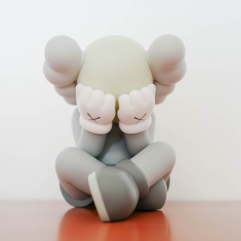 Kaws 13x20x20cm 700g m    (2)