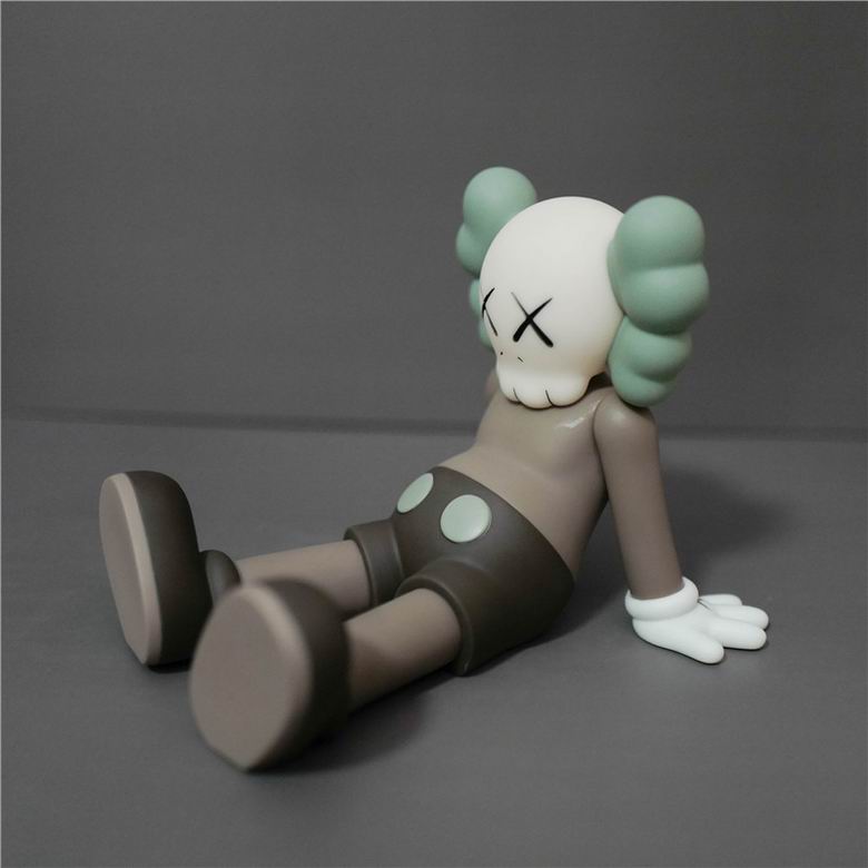 Kaws 14 13 16cm 460g    (3)