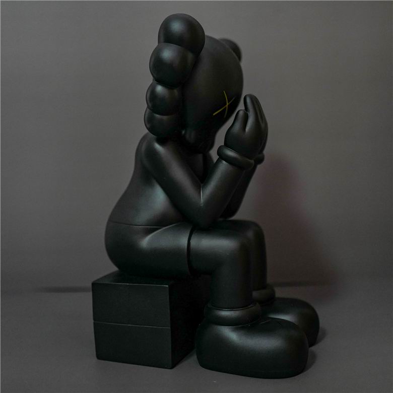 Kaws 14 22 28cm    (8)