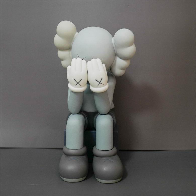Kaws 14 22 28cm 950g m   (2)