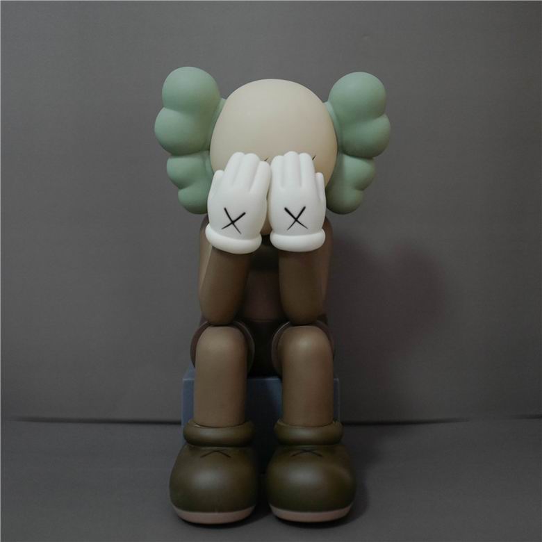 Kaws 14 22 28cm 950g m   (3)