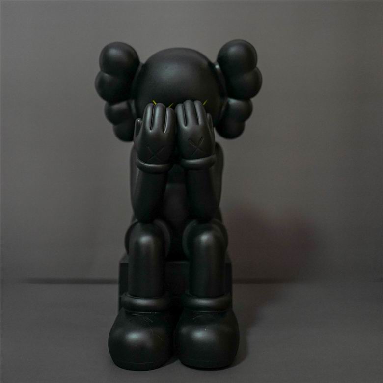 Kaws 14 22 28cm 950g m   (4)