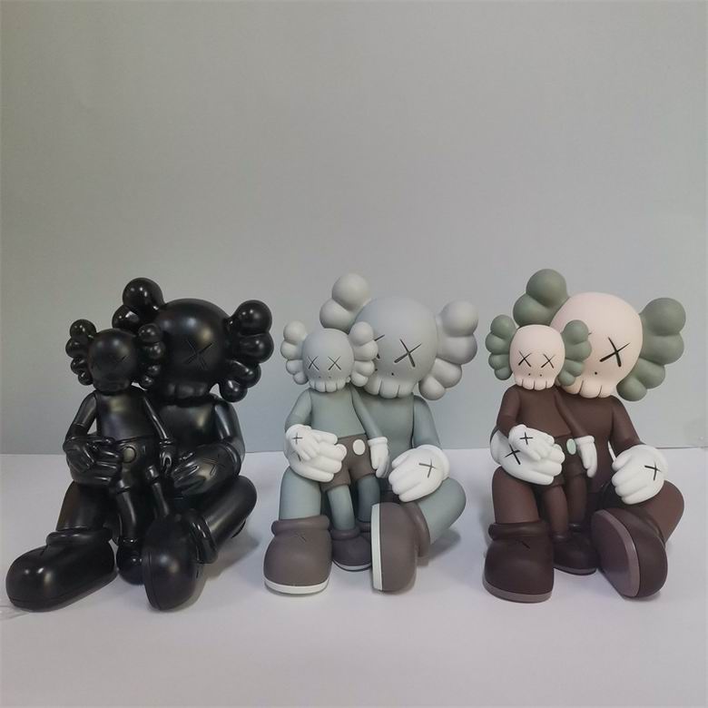 Kaws 16x18x22cm  (1)