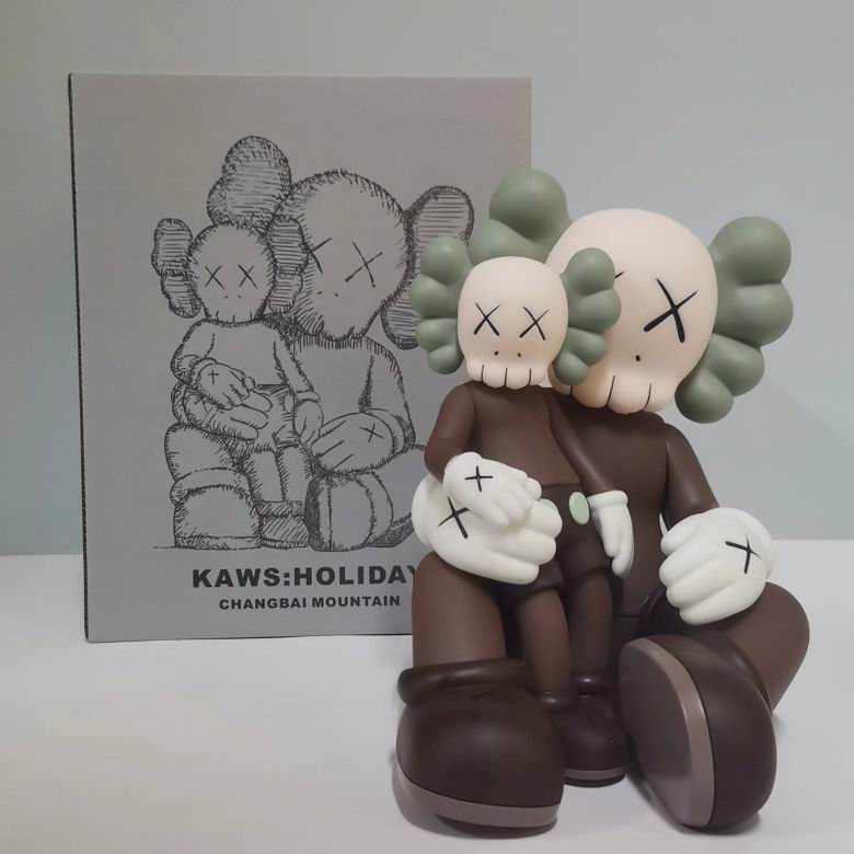 Kaws 16x18x22cm  (3)