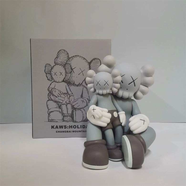 Kaws 16x18x22cm  (6)