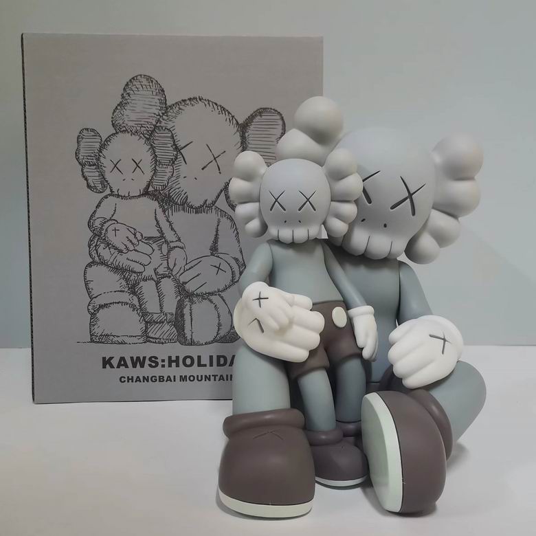 Kaws 16x18x22cm  (7)