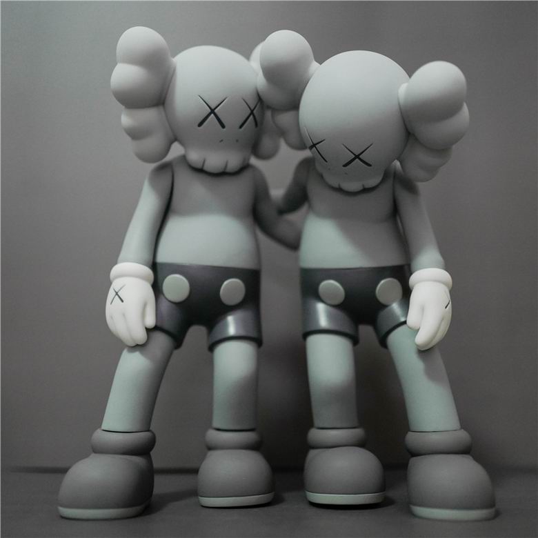 Kaws 26x12x26cm m  (5)