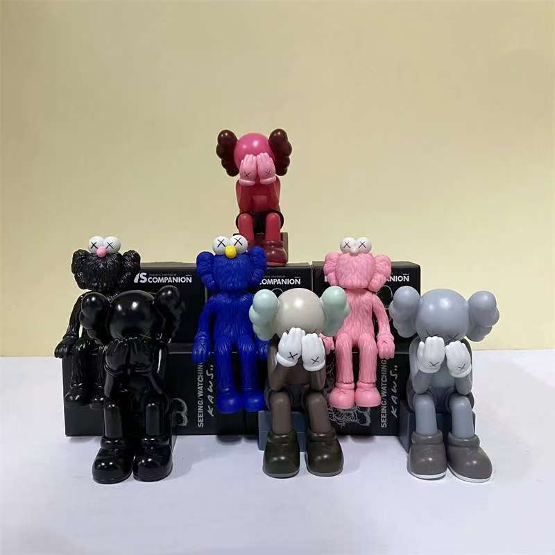 Kaws 8x7x12cm 110g   (1)