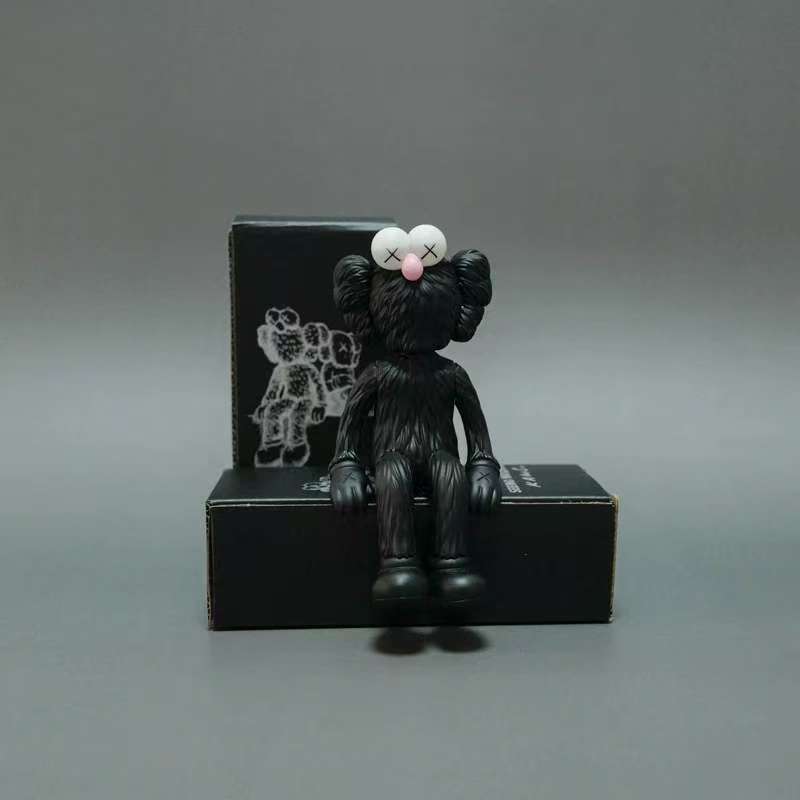 Kaws 8x7x12cm 110g   (1)