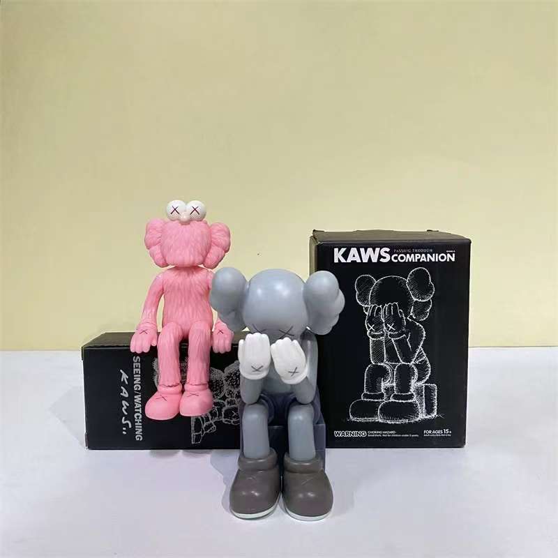 Kaws 8x7x12cm 110g   (2)