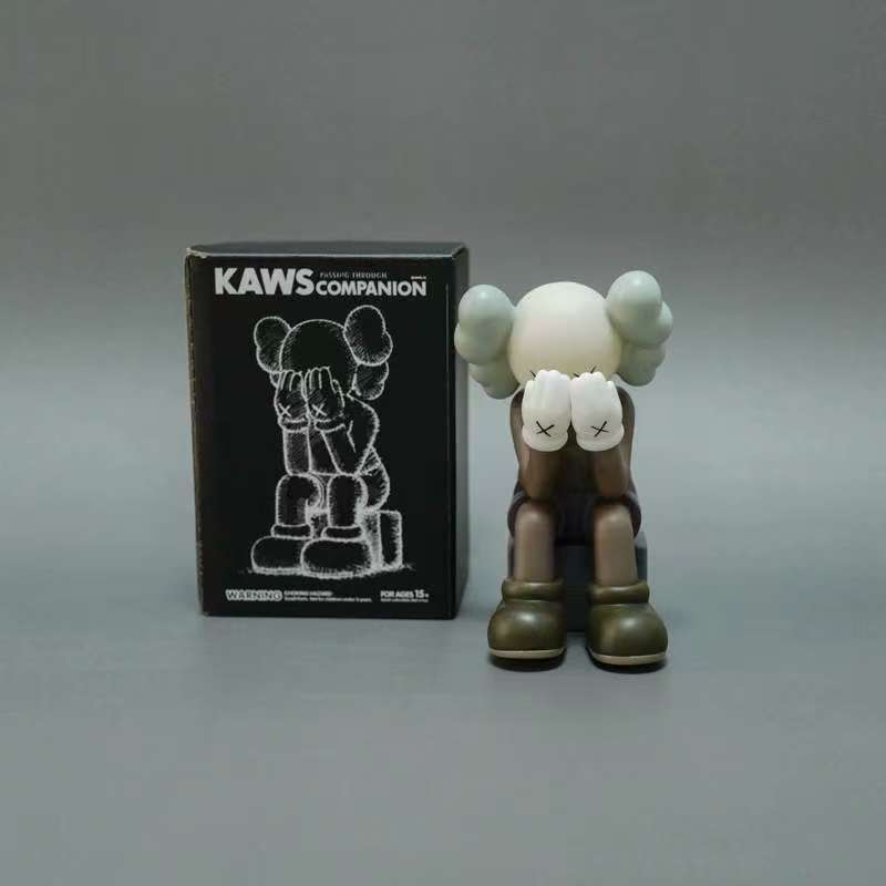 Kaws 8x7x12cm 110g   (4)