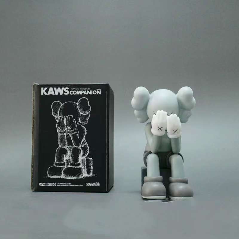 Kaws 8x7x12cm 110g   (5)