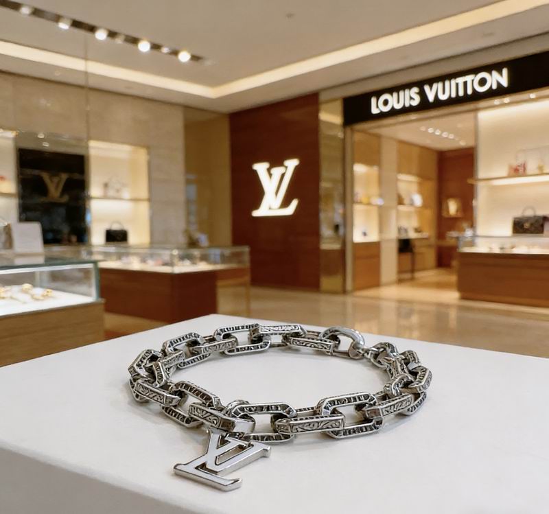 LV Bracelet 02yxs61 (1)