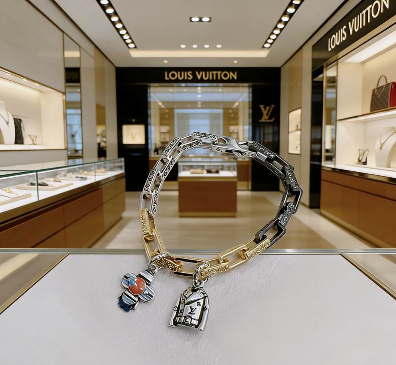 LV Bracelet 02yxs63 (2)
