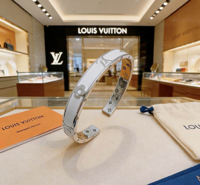 LV Bracelet 02yxs64 (2)